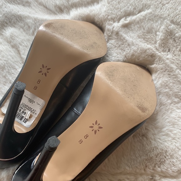 Bcbg heels with silver accent - Picture 8 of 9